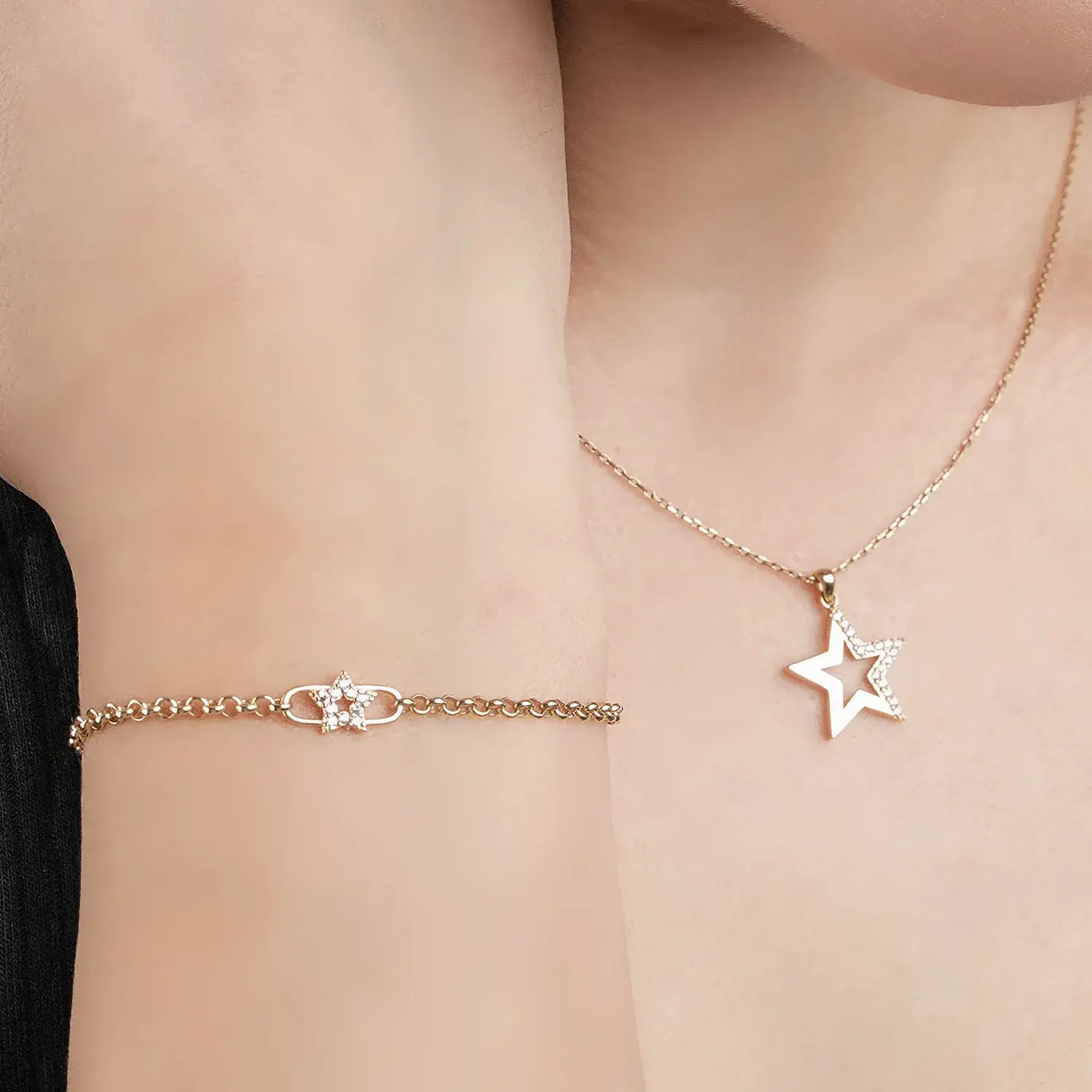 Pavé Star Outline Pendant Necklace — 4